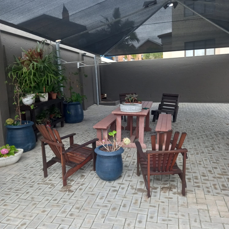 4 Bedroom Property for Sale in Menkenkop Western Cape
